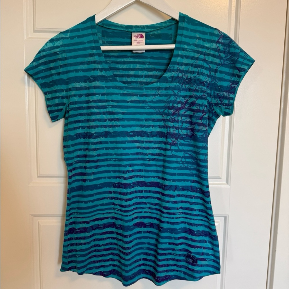 The North Face Graphic Stripe Tee – Size M